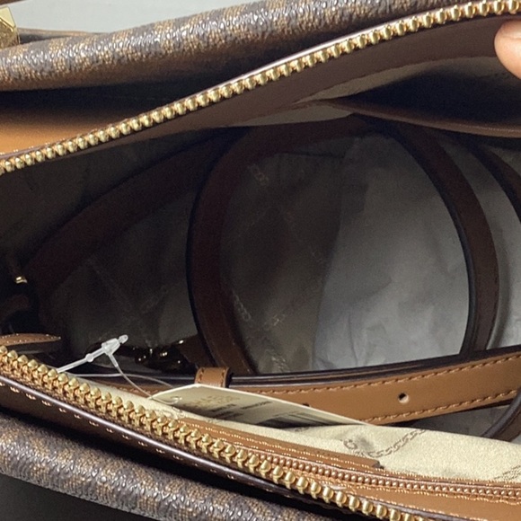 Logo Marilyn Large Satchel - Picture 6 of 7